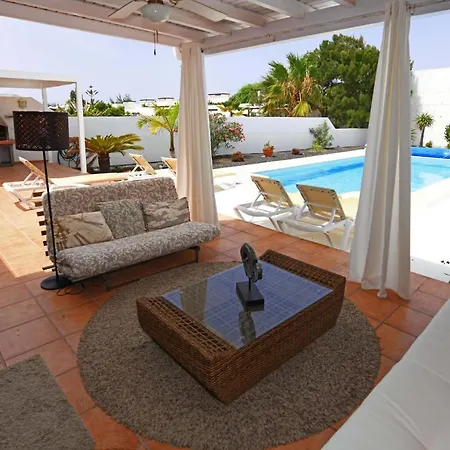 Laura Playa Blanca (Lanzarote)